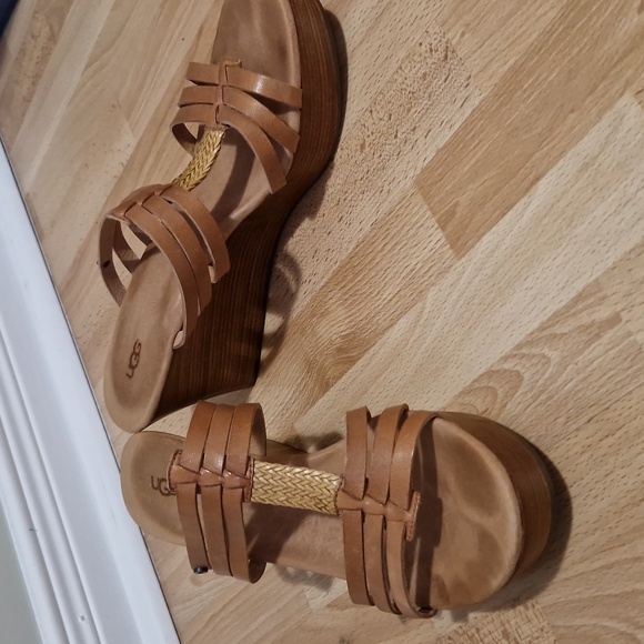 Womens UGG natural leather sandals with leather insole - Picture 5 of 8